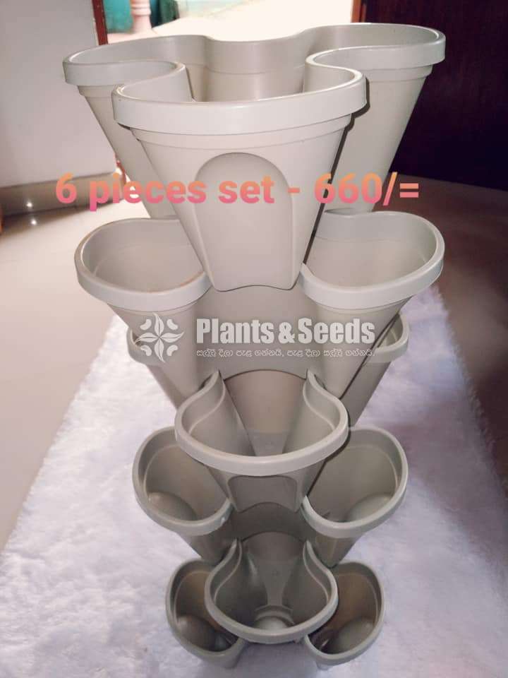 Plastic flower pots