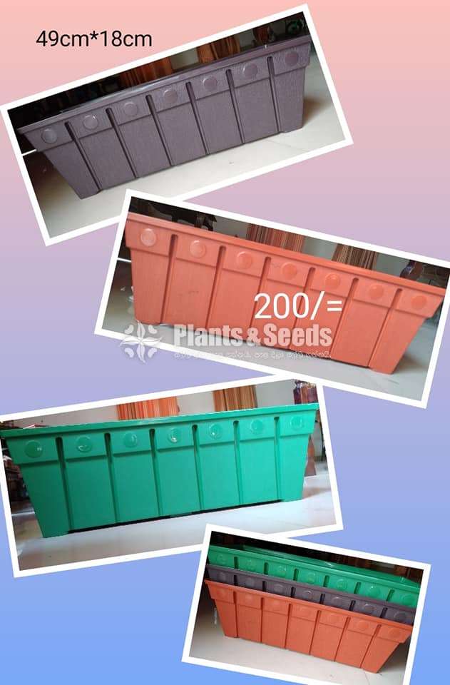 Plastic flower pots