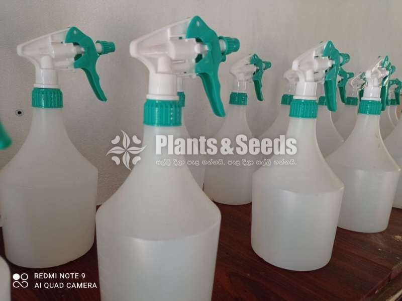 Fertilizer spray bottle