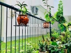 මල් බඳුන් රඳවනය(Flower Holder)