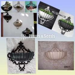 Plastic flower pots